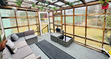 Spacious Guest House with Sauna, 5+ beds, Near Katmai!