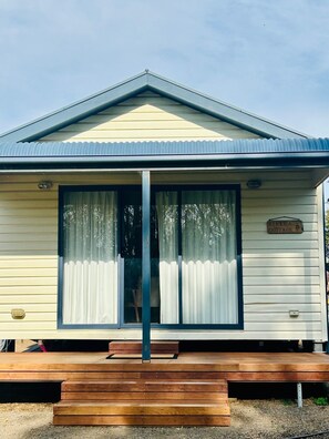 Exterior detail - River Front Cabin (Bridgewater on Loddon)
