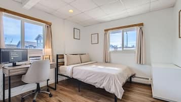 2 bedrooms, desk, iron/ironing board, travel crib