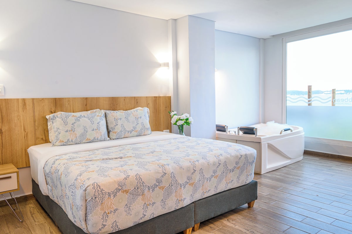 Superior-Doppel- oder -Zweibettzimmer, Whirlpool, Meerblick | Zimmersafe, kostenloses WLAN, Bettwäsche