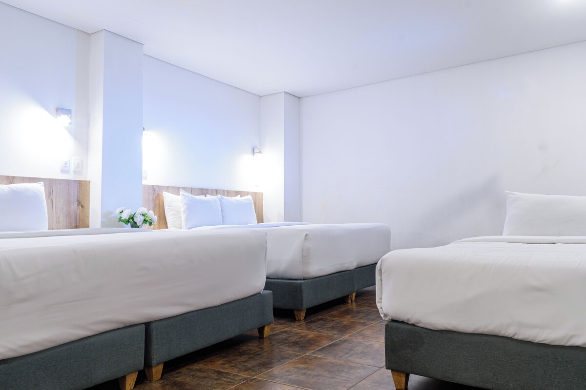 In-room safe, WiFi (free), bed sheets