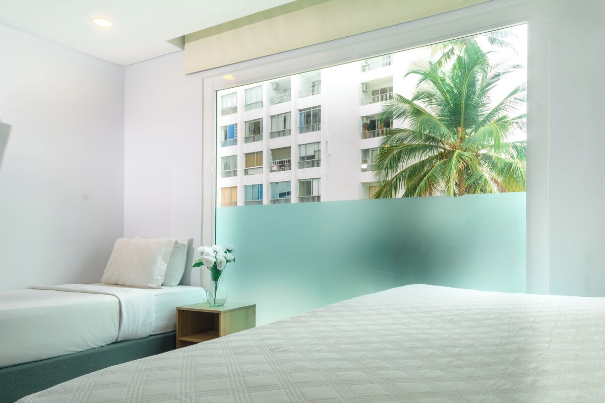 In-room safe, WiFi (free), bed sheets