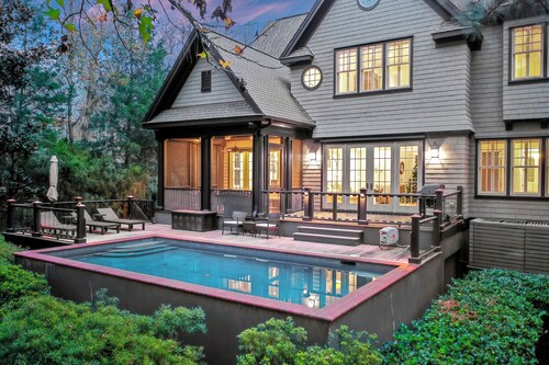 PREMIER Kiawah Home on Surfsong Road, 5 bedrooms, Private Pool!