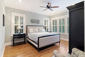 5 dormitorios, escritorio, tabla de planchar con plancha y wifi