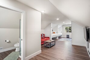 5 bedrooms, WiFi, bed sheets