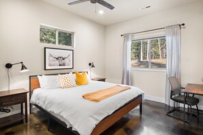 5 bedrooms, WiFi, bed sheets