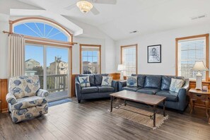 Televisión, chimenea y futbolito 