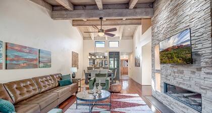 Overlooks Golf Course, Deck With Great VIiew, Community Tennis,Pool & Hot Tub!