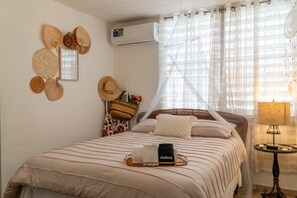 2 chambres, coffre-fort, bureau, fer et planche Ă repasser