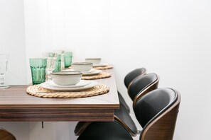 Dining - GuestReady - Uptown suites 4 (Porto)