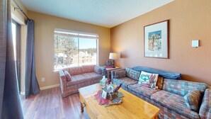 A living room with a sofa set, a coffee table, and a lamp. - Walk to Lifts | Views | Fireplace | Bella Vista E1 (Angel Fire)