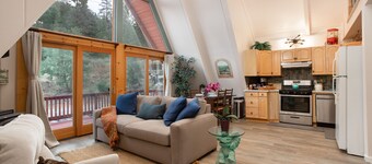 Forest Dream Retreat: A-Frame Cabin/Hot Tub/Games