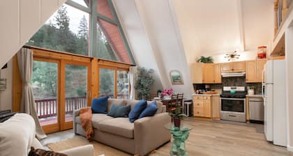 Forest Dream Retreat: A-Frame Cabin/Hot Tub/Games