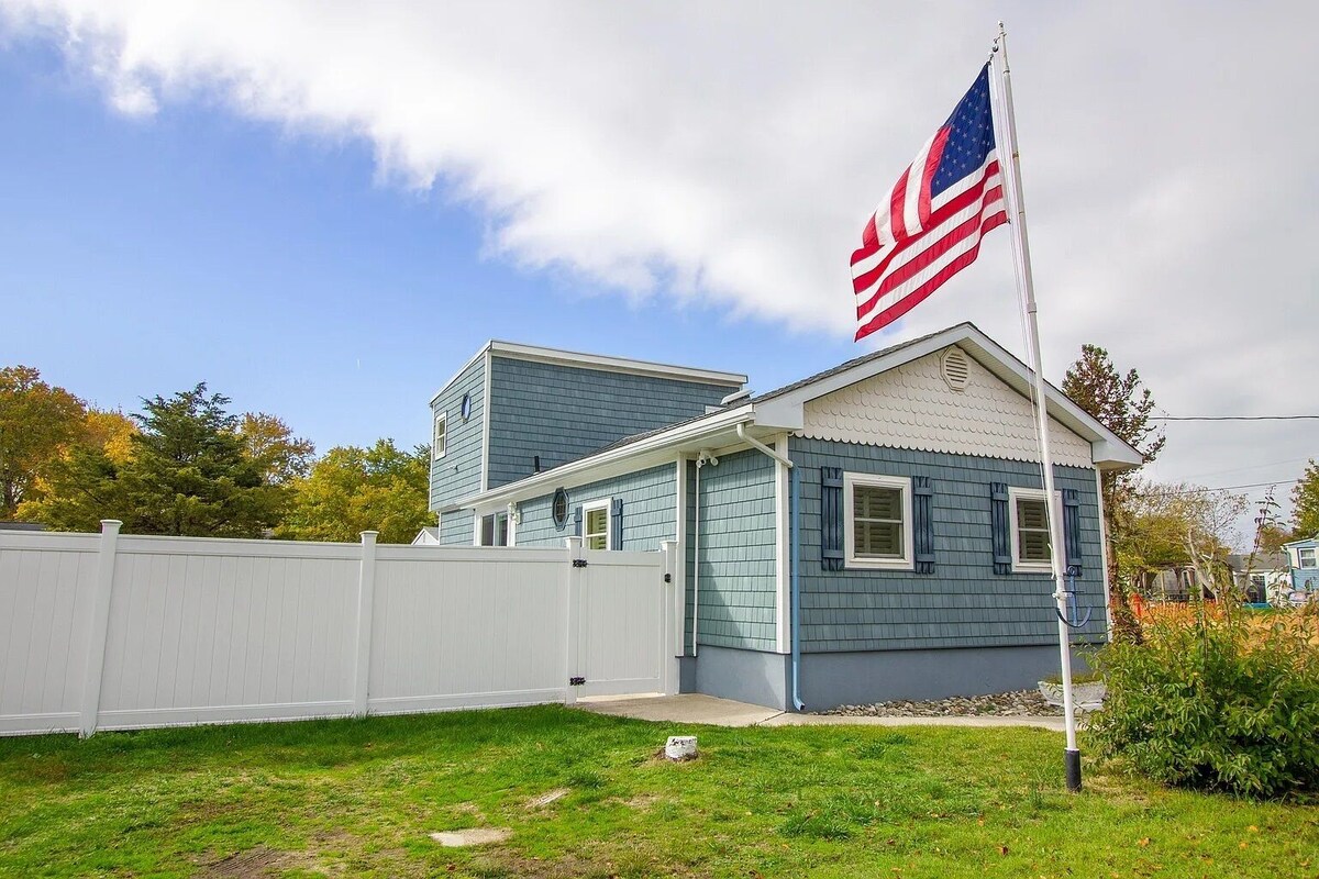 Cape May Villas Pet Friendly 3 BR, 2 Bath home w/ Pool & Hot Tub