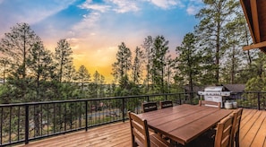 Outdoor dining - Wolf Lodge K9 Friendly | Modern Mountain Escape w/ Arcade Classics, Loft Fun & Sierra Blanca Sunsets (Ruidoso)
