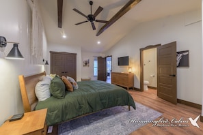 5 bedrooms, desk, free WiFi, bed sheets