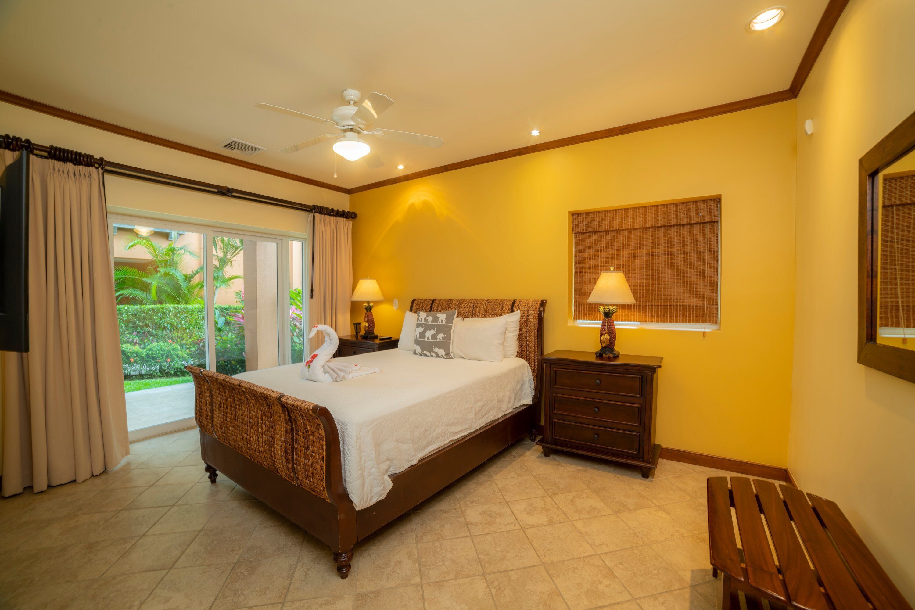 2 habitaciones, tabla de planchar con plancha y cuna de viaje 