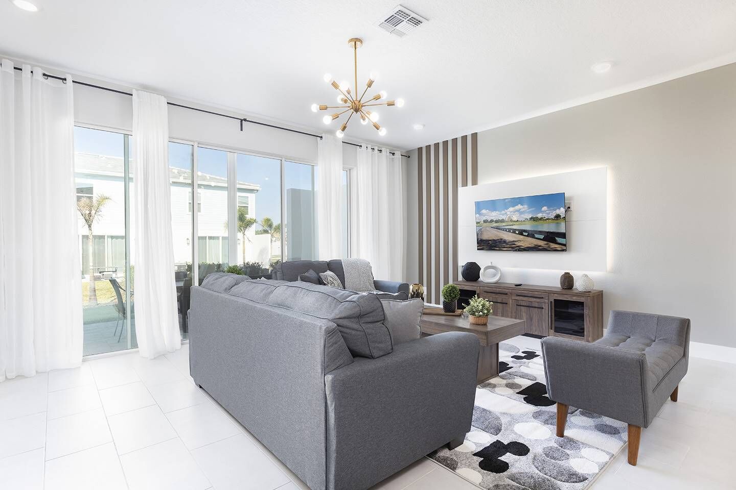 Télévision à écran plat