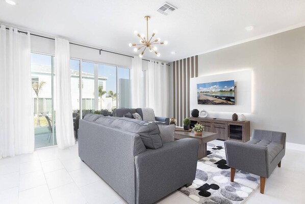 Flat-screen TV - Magical Sunny Townhouse With Games Room at Reunion (Kissimmee)