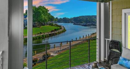 Bay Breeze by SoCharm | Luxurious Waterfront Condo