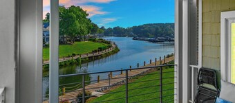 Bay Breeze by SoCharm | Luxurious Waterfront Condo