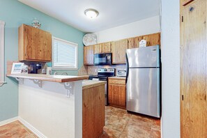 冰箱、微波炉、烤箱、炉灶