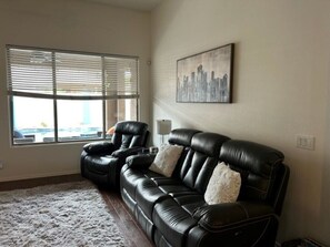 Smart TV, caminetto, lettore DVD