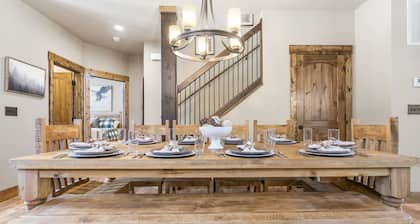 Private Indoor Pool-Lake Front/Access-Hot Tub-Games-$400 Daily Tickets!