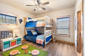 4 Schlafzimmer, Bügeleisen/Bügelbrett, kostenloses WLAN, Bettwäsche