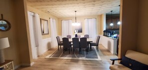 Dining - Family Fun! Across from Beach, 3 min walk, Ocean Views , Luxury Family home (Norfolk)