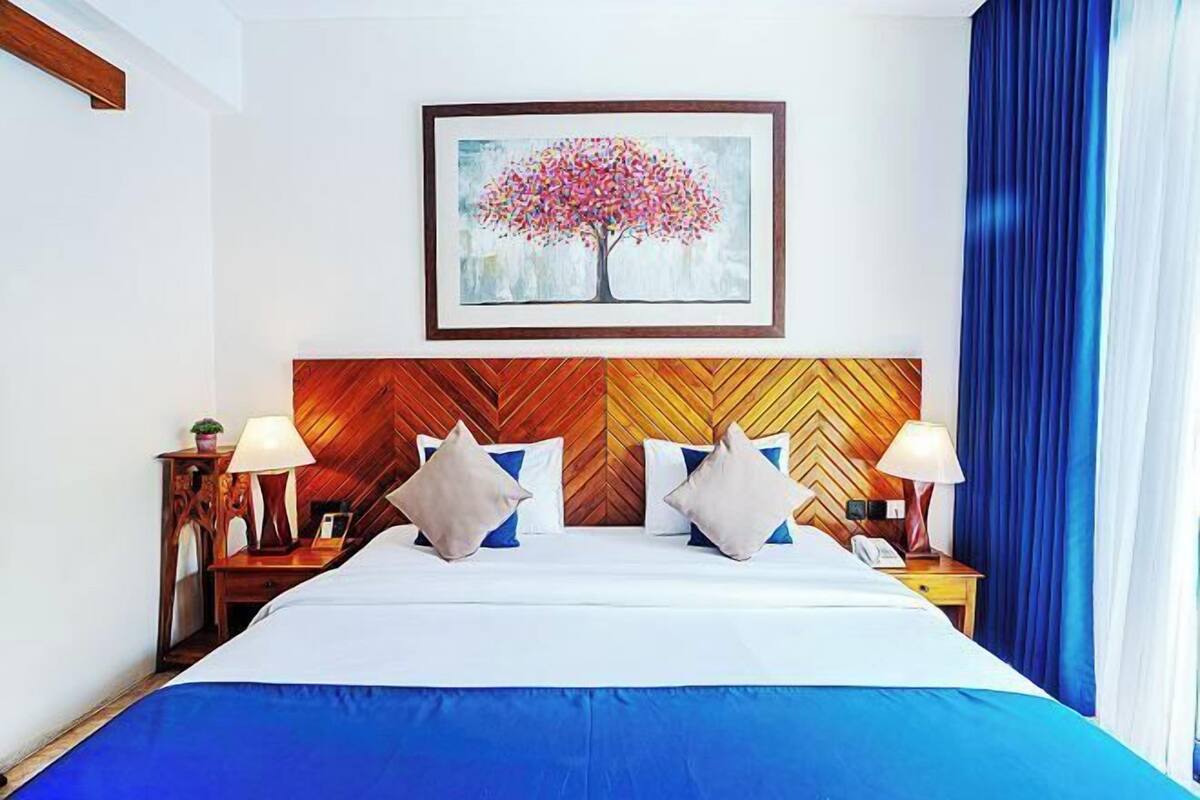 Premium bedding, in-room safe, desk, blackout curtains