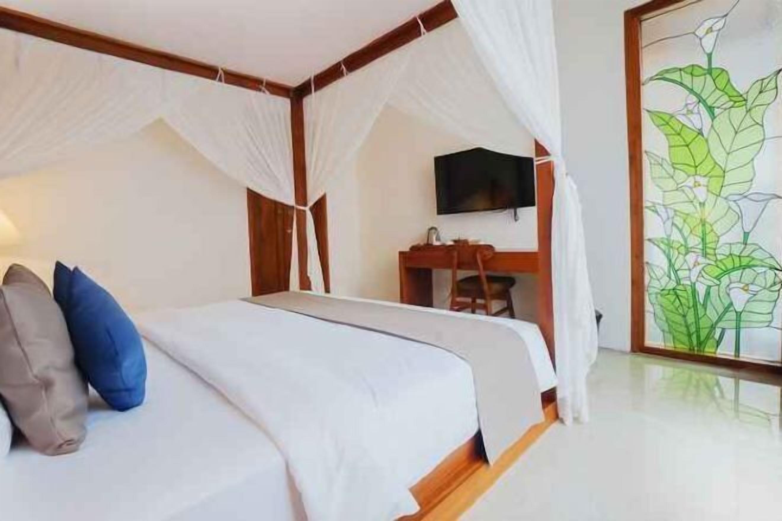 Premium bedding, in-room safe, desk, blackout curtains