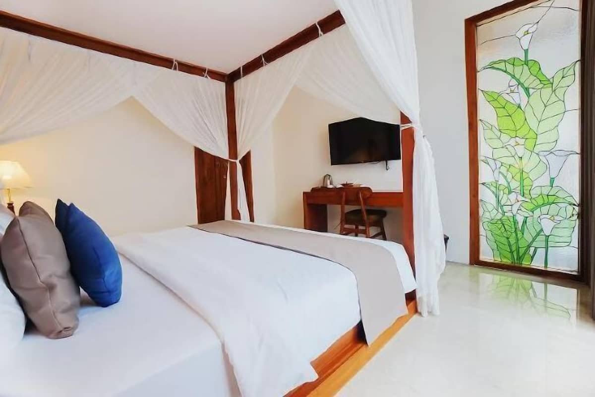 Premium bedding, in-room safe, desk, blackout curtains