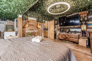 4 室のベッドルーム、デスク、アイロン / アイロン台、WiFi (無料)