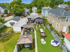 屋外ダイニングエリア