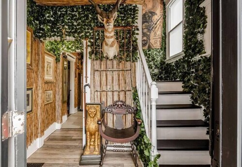 Palace Ramses: OSU/SOHUD Luxury Home w/ Barcade/Gym/Throne/ 1st Flr Master Suite