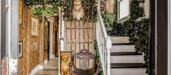 Palace Ramses: OSU/SOHUD Luxury Home w/ Barcade/Gym/Throne/ 1st Flr Master Suite