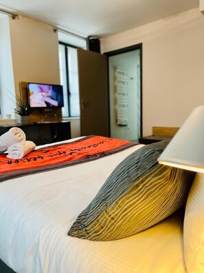 Sèche-cheveux, serviettes fournies