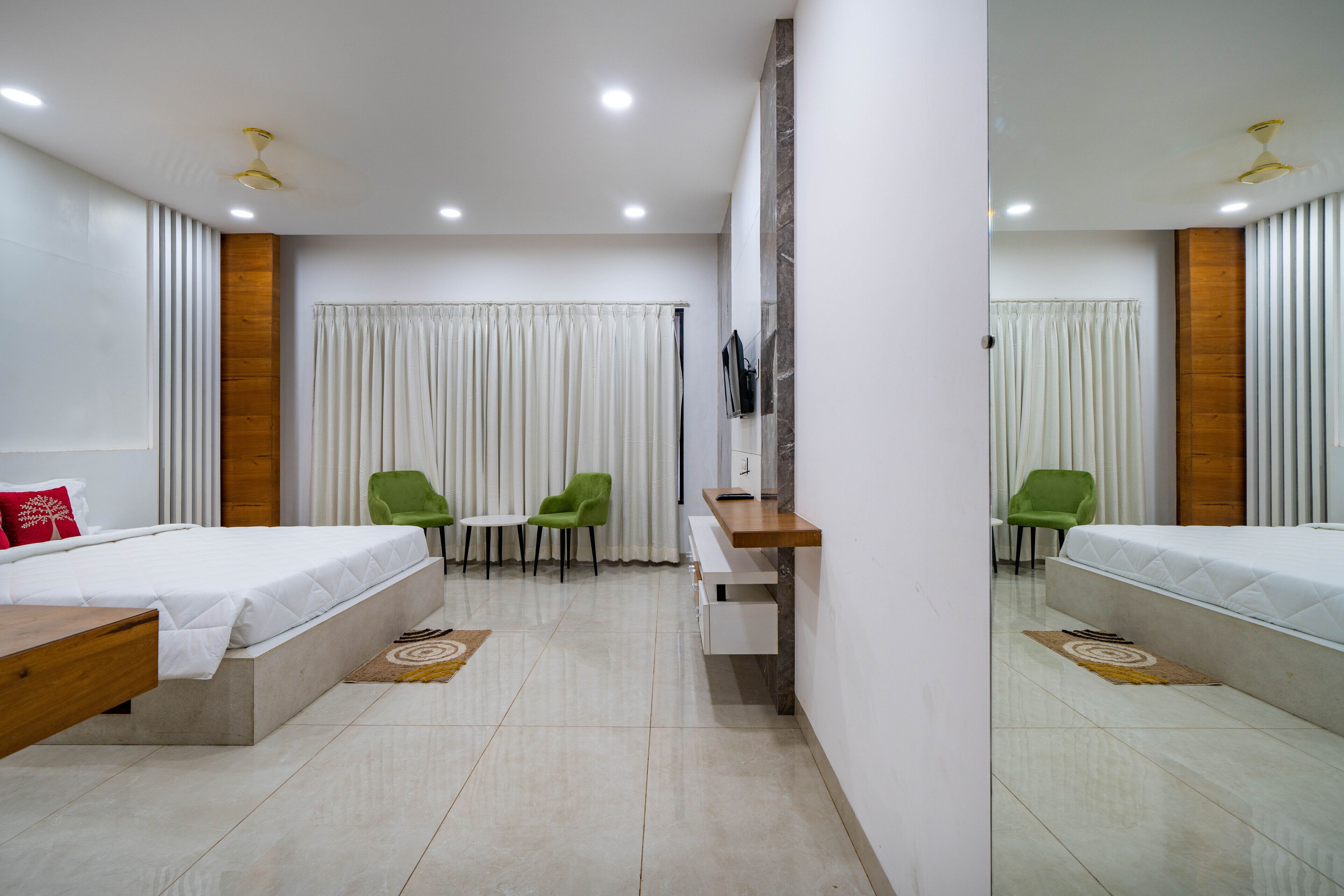 Premium Room | Iron/ironing board, free WiFi