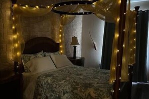 3 bedrooms, iron/ironing board, travel crib, WiFi - Harry's Headquarters: Lake View, Spacious Condo, Extra Amenities (Orlando)