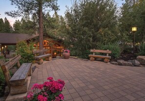 Terrace/patio - Beautiful 7th Mt Resort near Mt Bachelor. 3 BD-3 BA, Resort Amenities. (Bend)