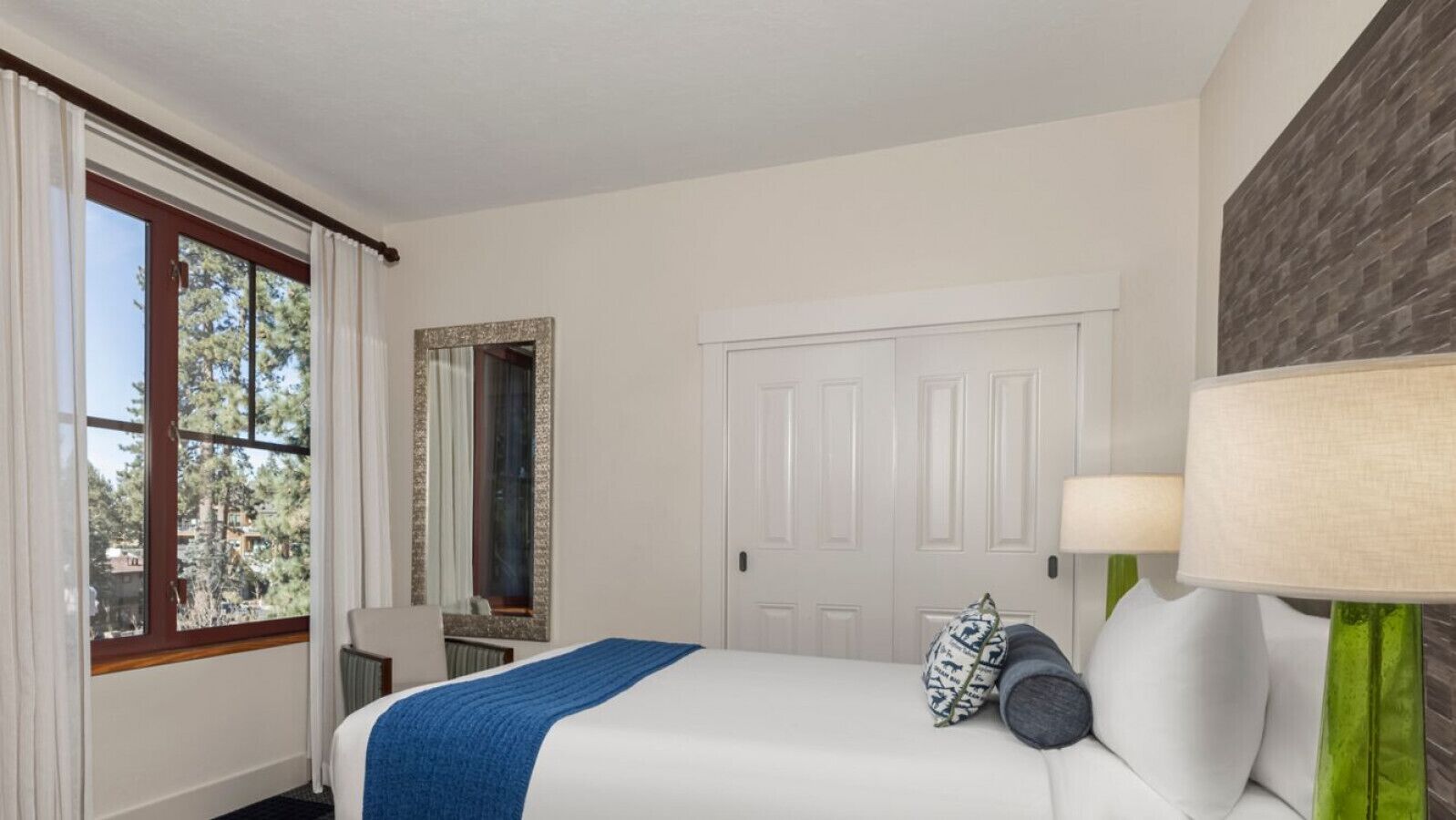 1 Schlafzimmer, Schreibtisch, Bügeleisen/Bügelbrett, Reisekinderbett