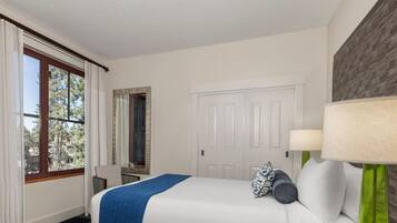 1 多间卧室、办公桌、熨斗/熨衣板、旅行婴儿床