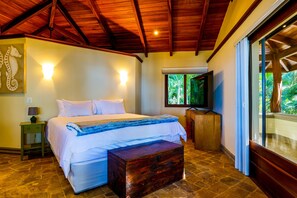 3 bedrooms, in-room safe, desk, iron/ironing board