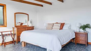 4 bedrooms, in-room safe, desk, iron/ironing board