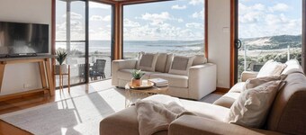 Buttons By The Beach (King Island coastal retreat)