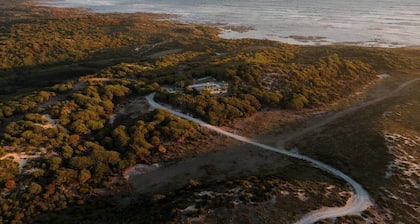 Buttons By The Beach (King Island coastal retreat)