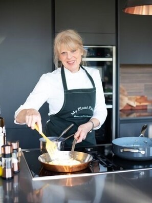 Réfrigérateur, micro-ondes, grille-pain