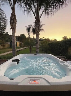 Baignoire à remous extérieure