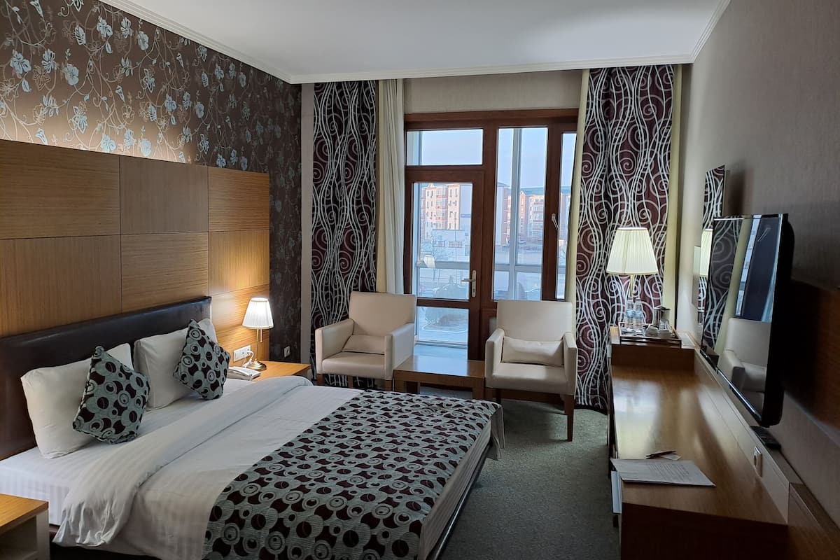 1 bedroom, in-room safe, desk, blackout drapes